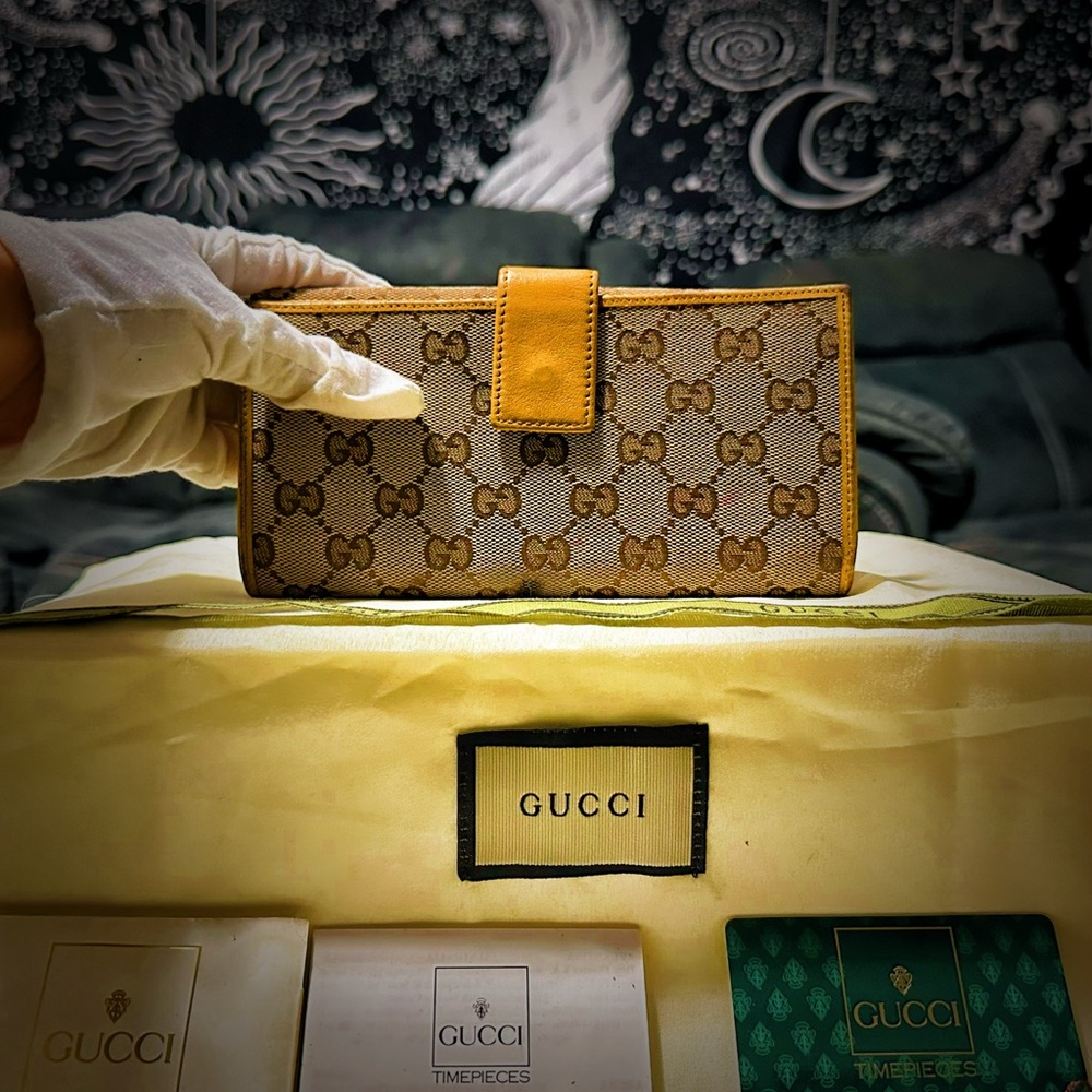 Authentic Vintage Gucci Beige and Brown Monogram Wallet ❌80% OFF SALE❌ - Picture 8 of 16